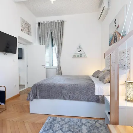 Apartament Caleta *