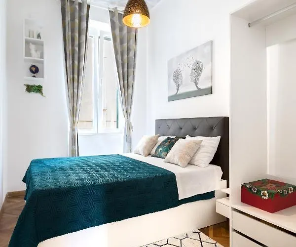 Apartment Caleta Split